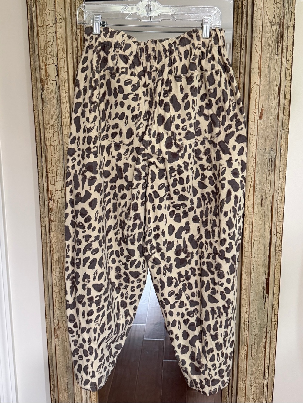 entro Leopard-Print Drawstring Joggers in Beige & Black - Picture 4 of 5